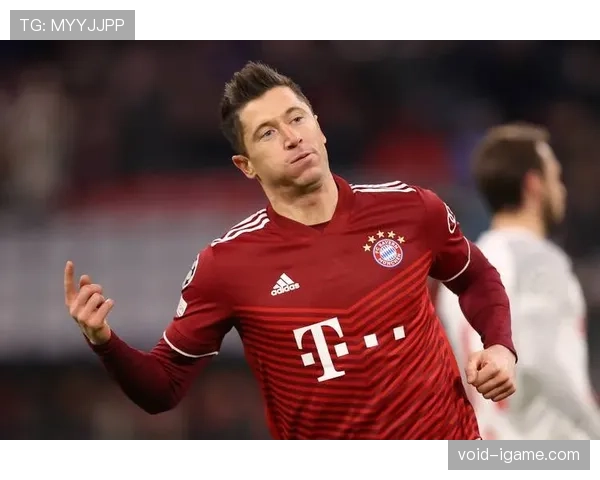 莱万多夫斯基拜仁生涯高光时刻回顾：稳健表现铸就辉煌篇章