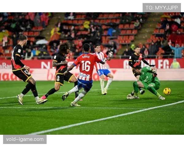 西甲巴列卡诺球迷近期展现狂热支持，主场氛围持续升温