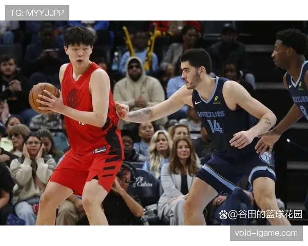 杨瀚森刚发的赛后饭局照，那桌菜和私人主厨的节奏把我看懵了