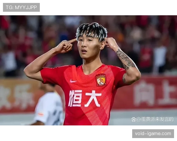 韦世豪私下喝的水比普通人一个月工资还贵